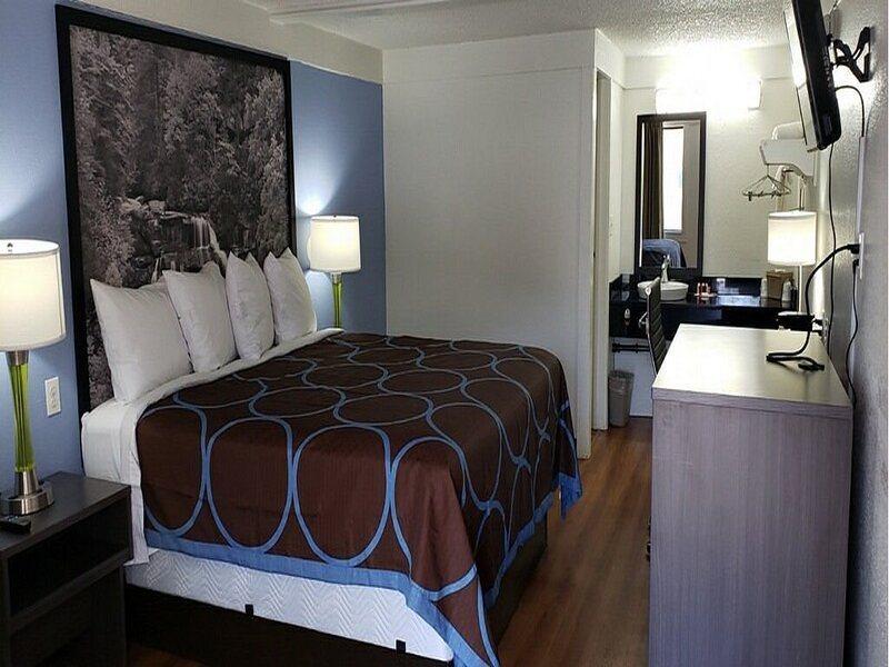 Super 8 By Wyndham Asheville/Biltmore Extérieur photo