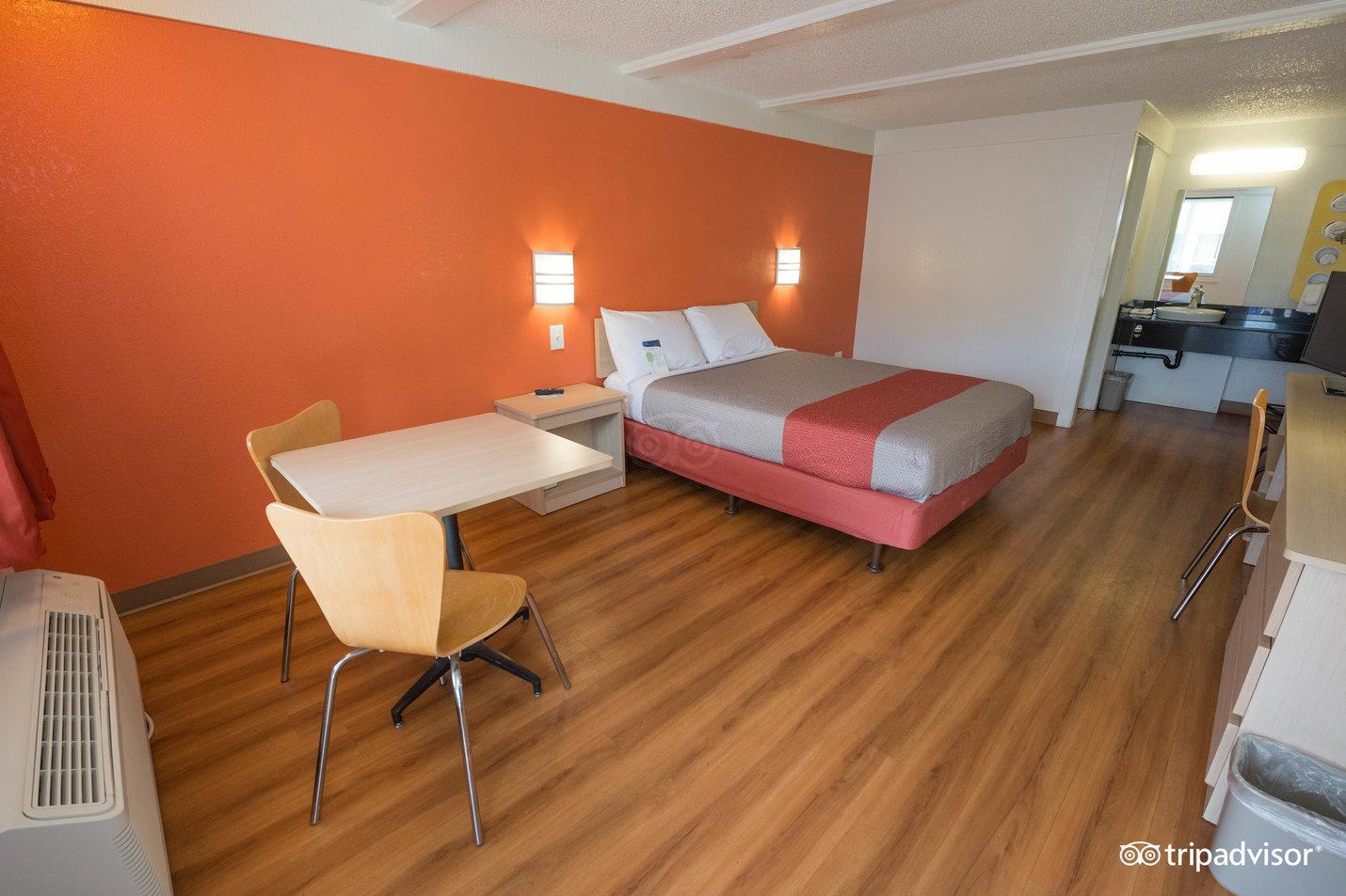 Super 8 By Wyndham Asheville/Biltmore Extérieur photo