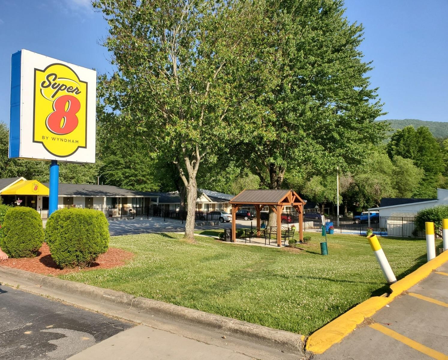 Super 8 By Wyndham Asheville/Biltmore Extérieur photo