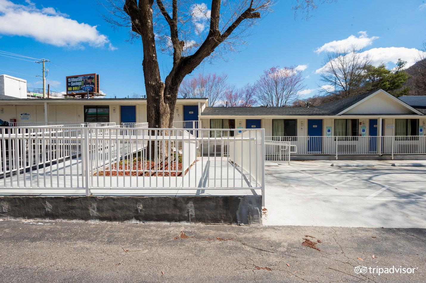 Super 8 By Wyndham Asheville/Biltmore Extérieur photo