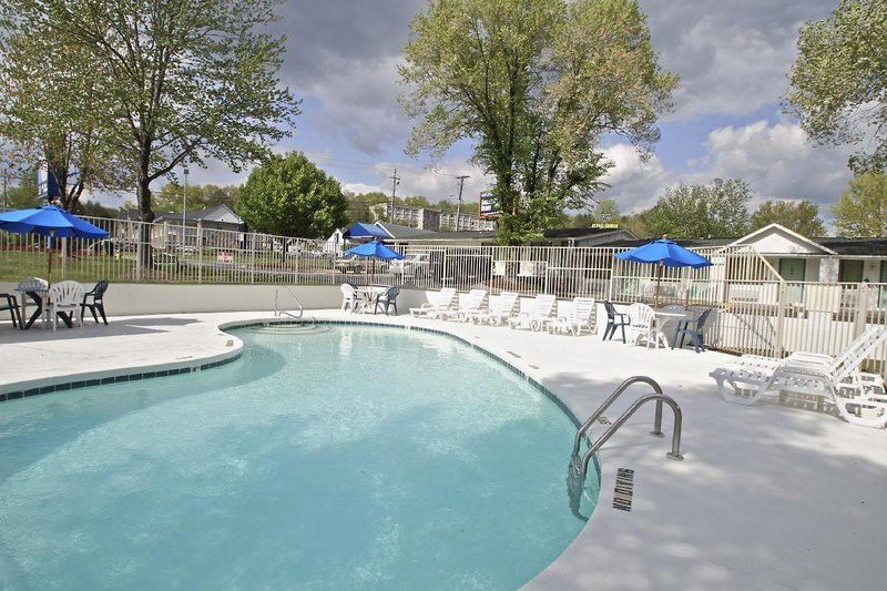 Super 8 By Wyndham Asheville/Biltmore Extérieur photo